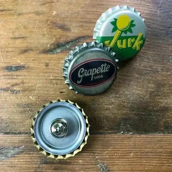 3 Vintage Bottlecap Pins Nifty, Jurk, Grapette - Picture 8 of 9